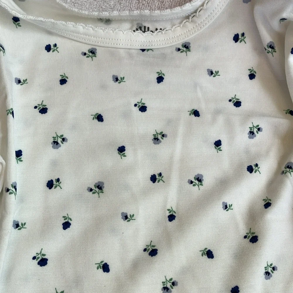 Two sets of flowered size 2 T pajamas. Lightweight & cooler sleeping. - Picture 8 of 11